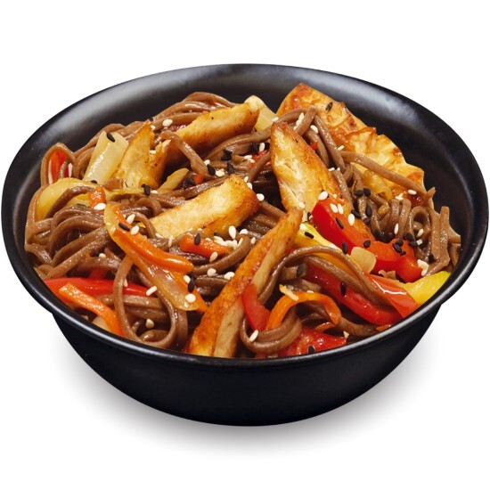 Соба с овощами и курицей