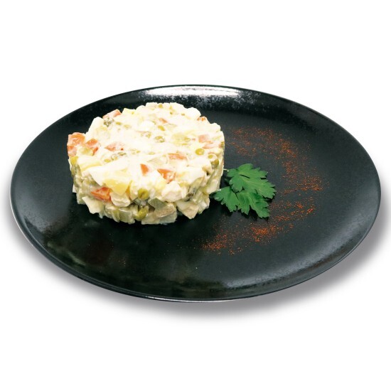 Салат Оливье с копченой курицей