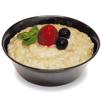 Овсяная каша на кокосовом молоке с ягодами