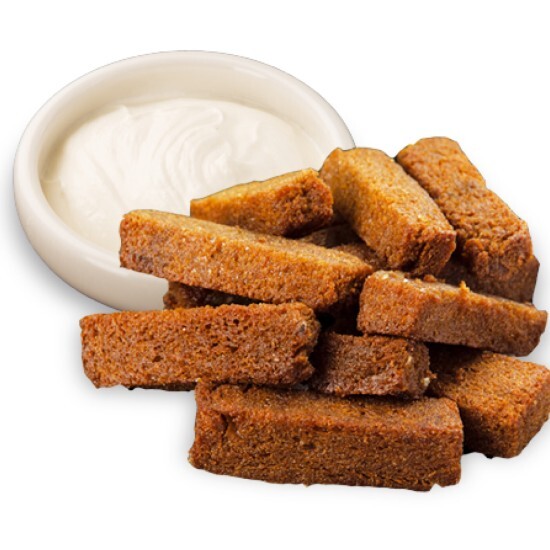 Гренки ржаные чесночные с белым соусом