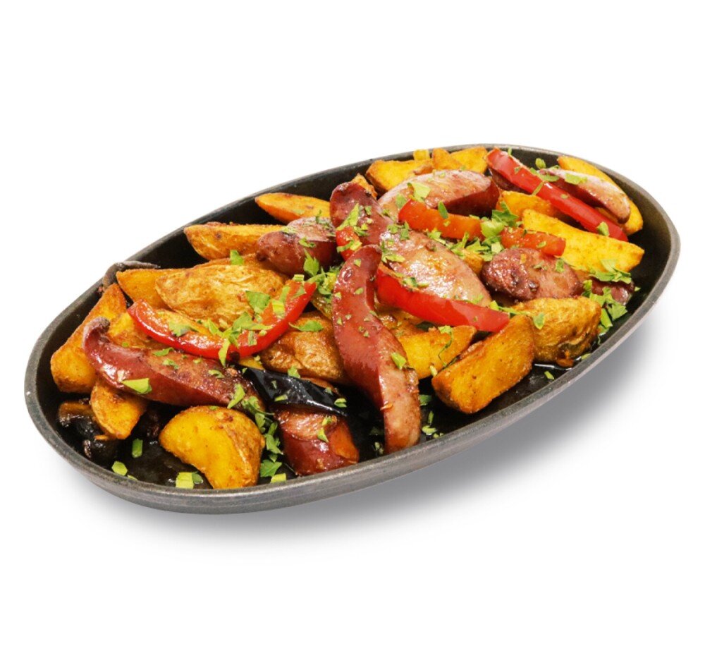 Сковорода с охотничьими колбасками и овощами