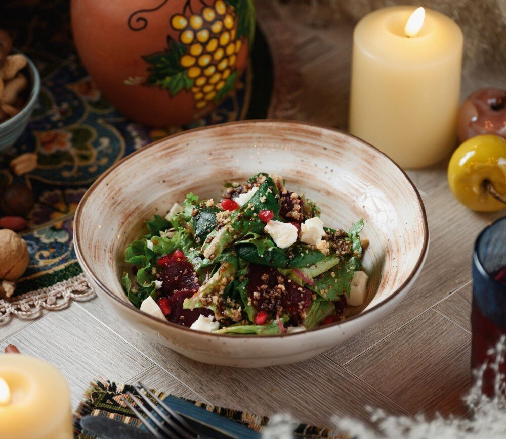 Салат"Махали"с запеченной свеклой и орехами