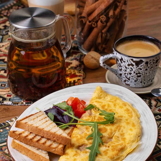 Омлет фаршированный с ветчиной и сыром