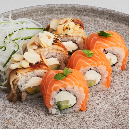 Филадельфия с угрем и лососем