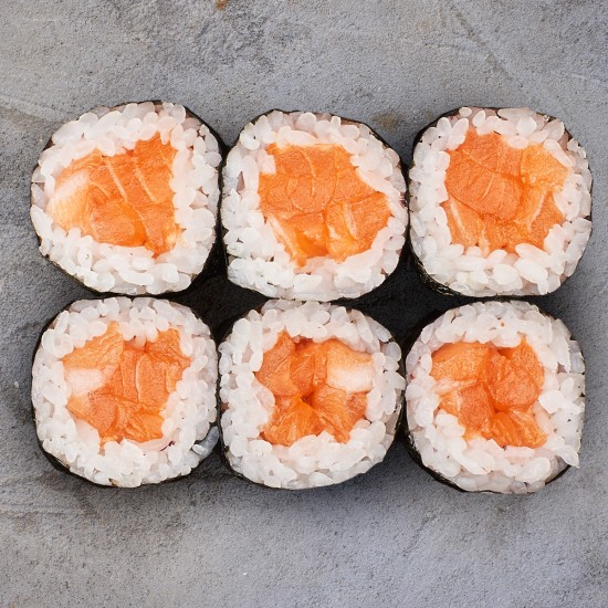 Ролл с лососем
