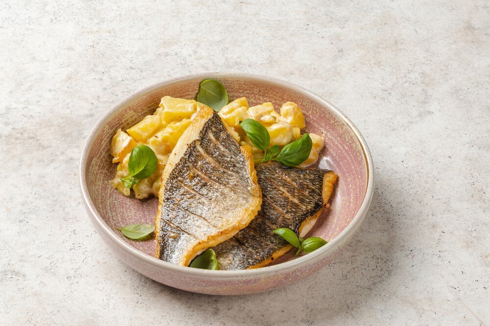 Дорадо на гриле со сливочным соусом