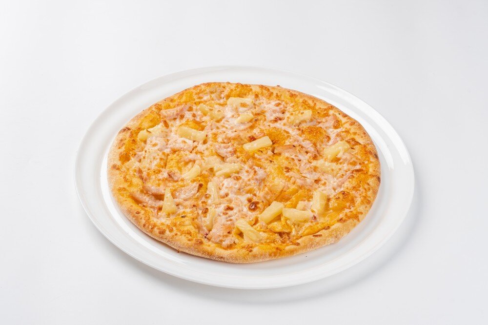 Пицца с копченной курочкой и анансами