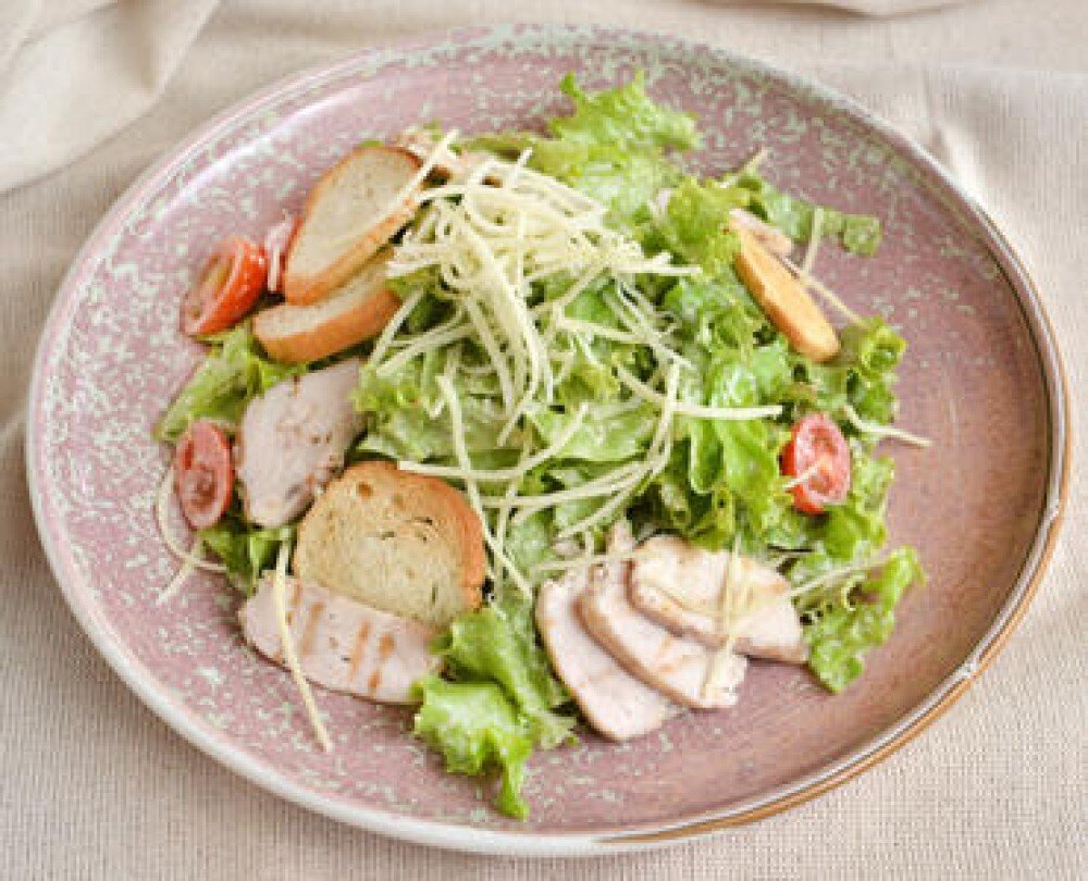 Цезарь с куриным филе