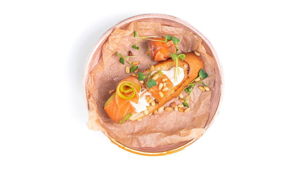 Брускетта с семгой