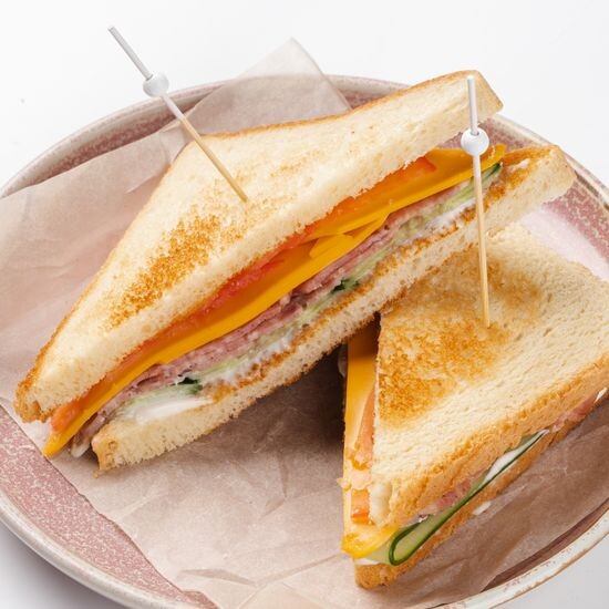 Сендвич с краковской колбасой