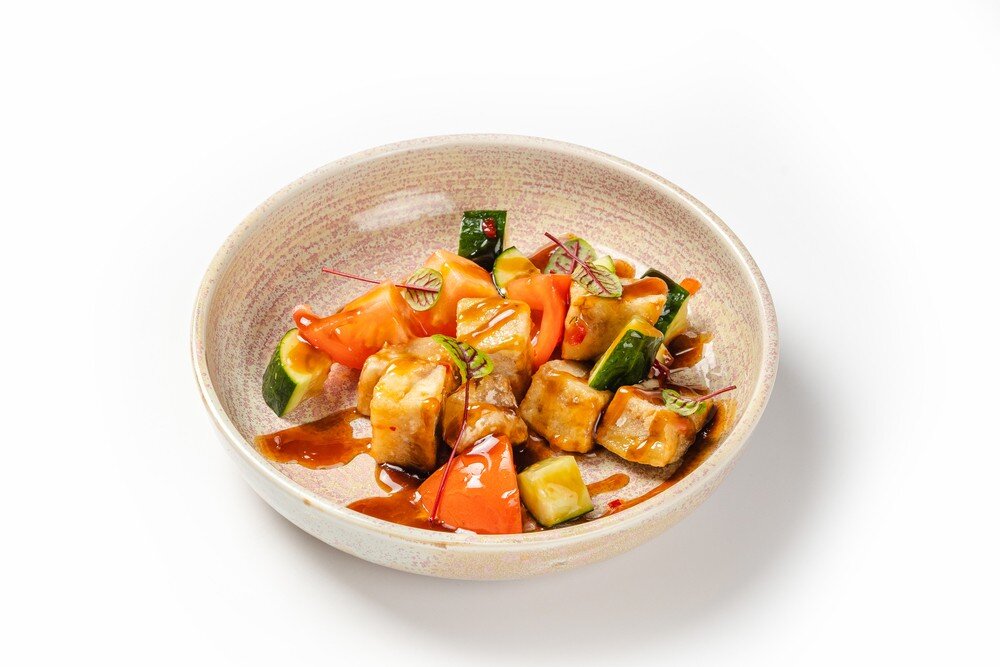 Баклажан фри и свежие овощи