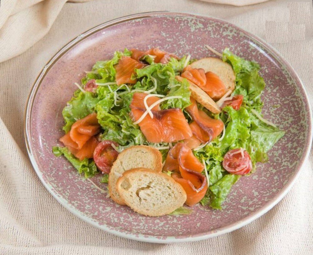 Цезарь с семгой