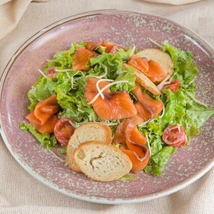 Цезарь с семгой