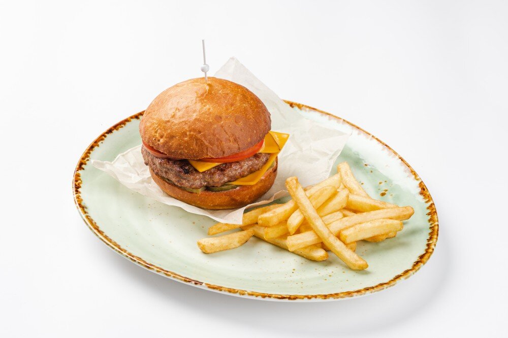 Гамбургер с говяжьей котлетой