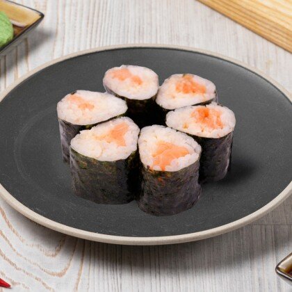 Маки с копченым лососем