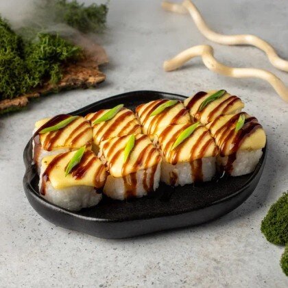 Запеченный ролл с кусочками гауды 8шт 200г