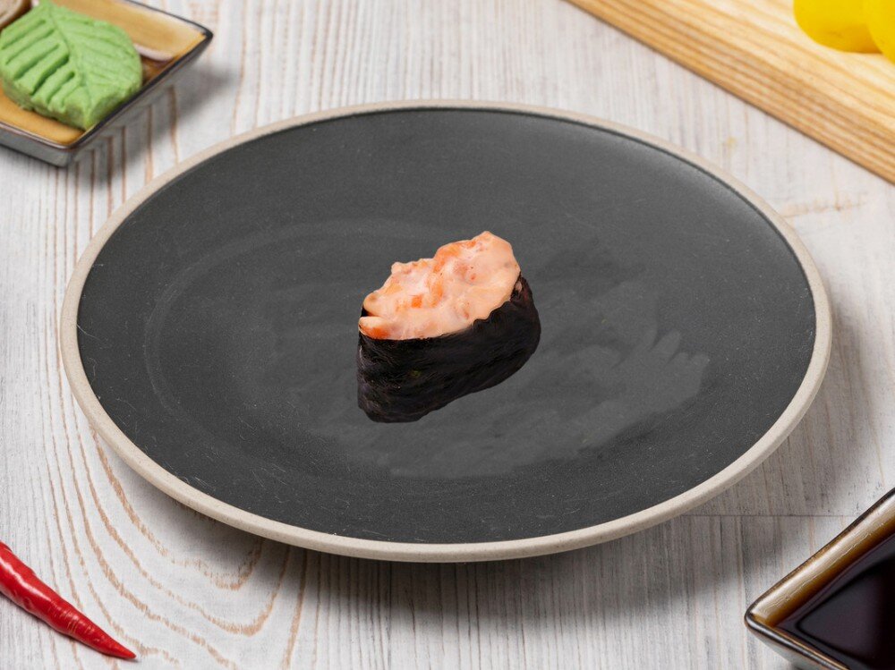 Спайси суши с лососем