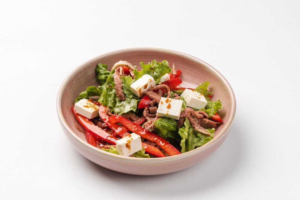 Легкий салат с ростбифом