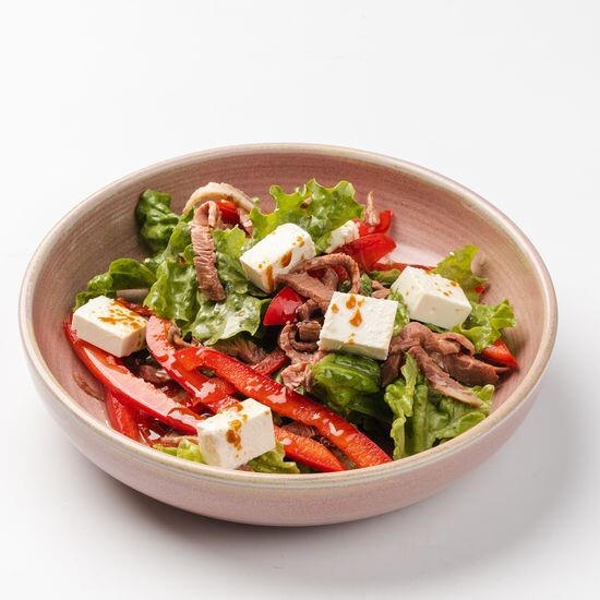 Легкий салат с ростбифом
