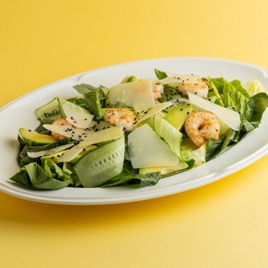 Большой зеленый салат с креветками