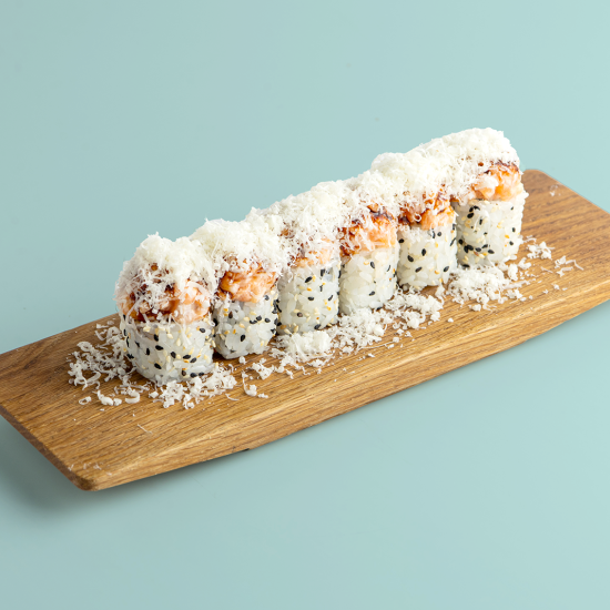 Хрустящий ролл с лососем и сыром пармезан