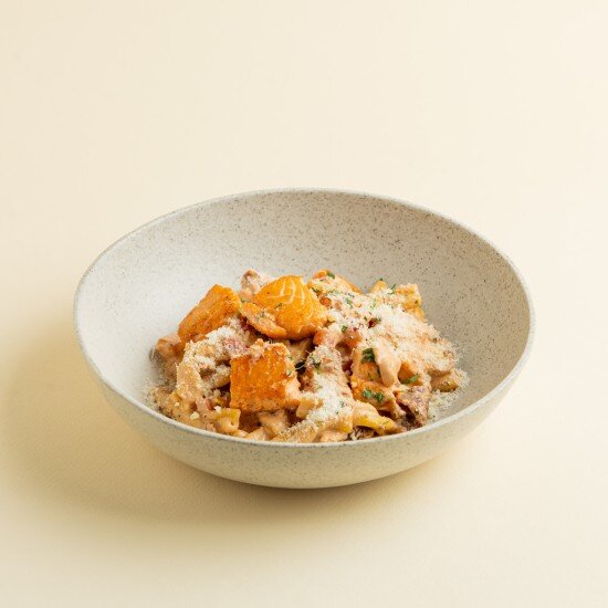 Паста с лососем и вялеными томатами