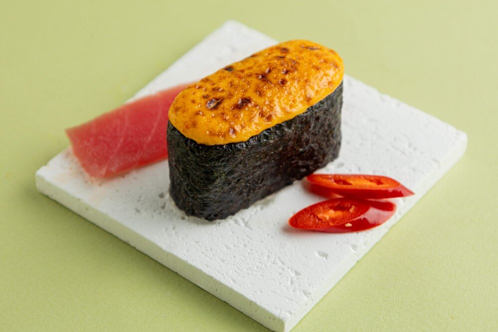 Спайси суши запеченный с тунцом