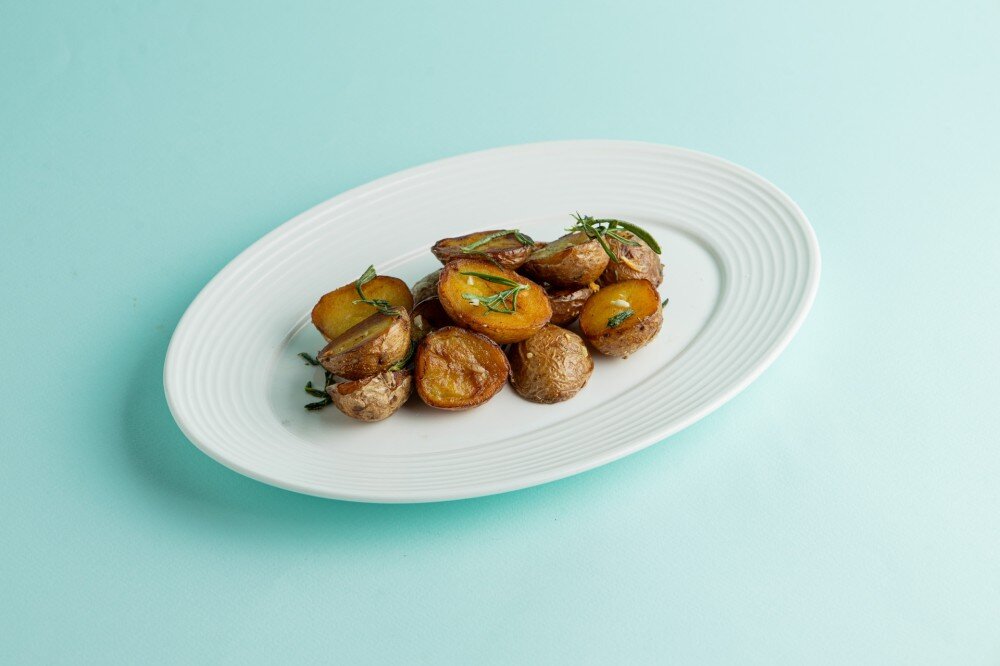 Картофель айдахо с розмарином и чесноком