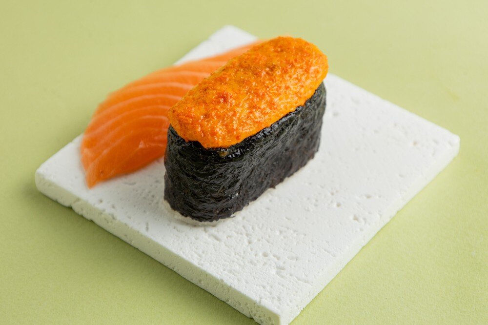 Суши запеченный с лососем