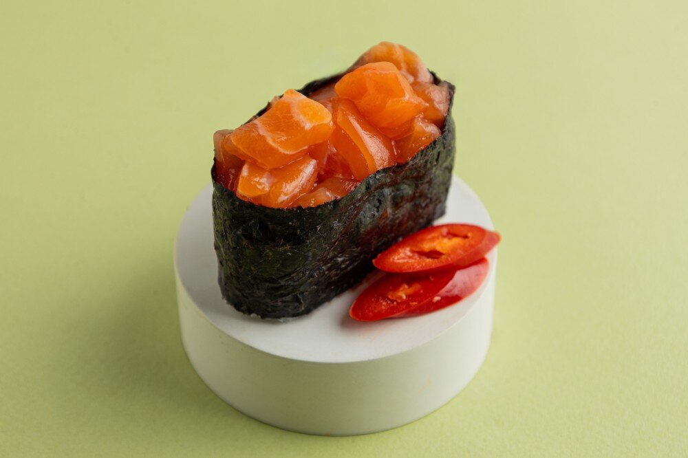 Гункан спайси лосось