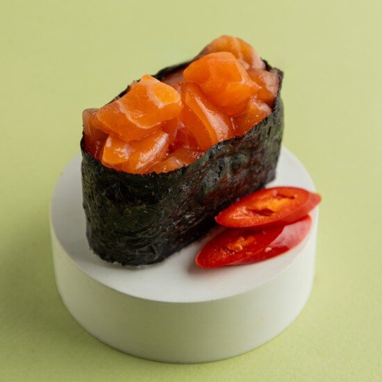 Гункан спайси лосось