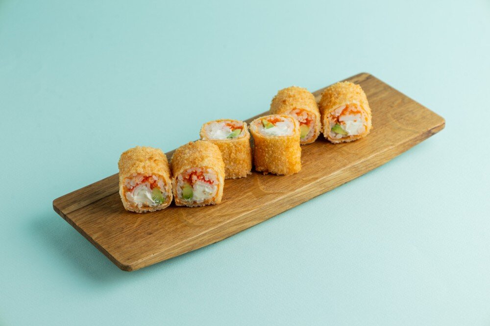 Ролл темпура со снежным крабом и авокадо