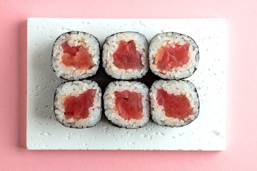 Ролл с тунцом