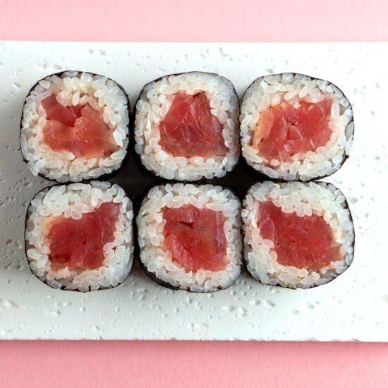 Ролл с тунцом