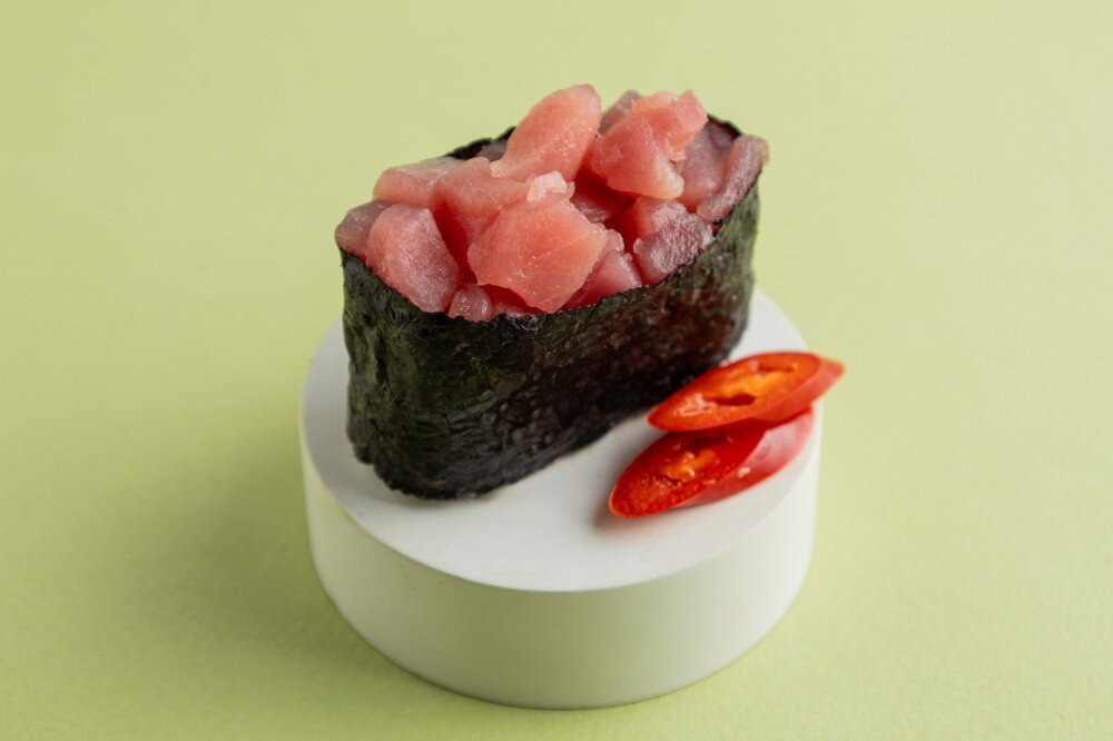 Гункан спайси тунец