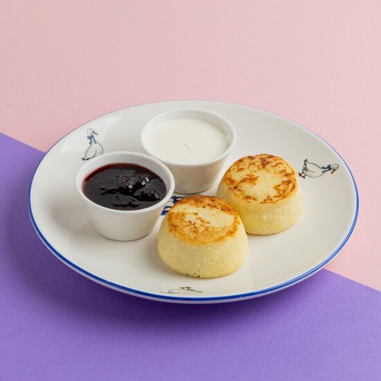 Сырники с ежевичным вареньем