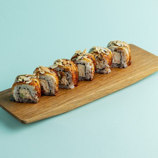 Ролл Lion King с угрем