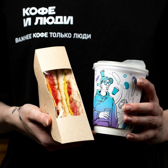 HARRYS СЕНДВИЧ С КУРИЦЕЙ И СОУСОМ ЦЕЗАРЬ