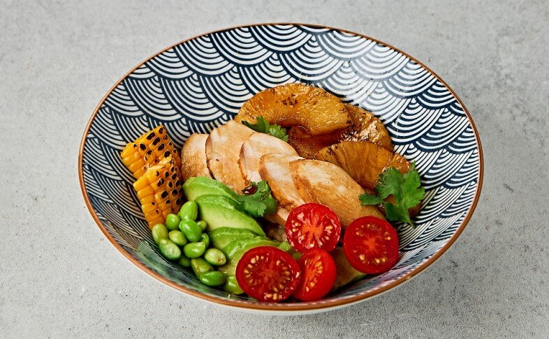 Боул с куриным филе и ананасом