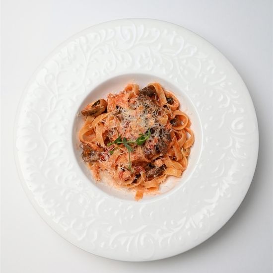 ФЕТУЧЧИНИ С КУРИЦЕЙ И ТОМАТНЫМ СОУСОМ