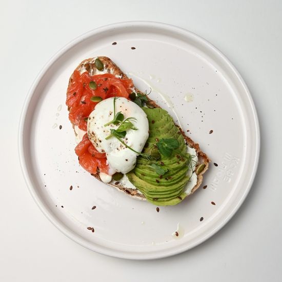 Авокадо-тост с лососем