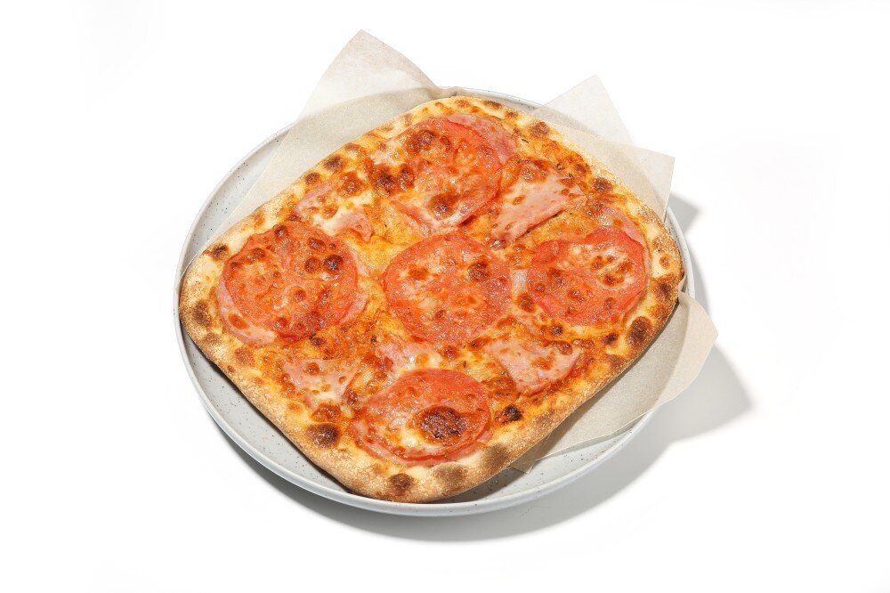 Пицца ветчина и помидоры