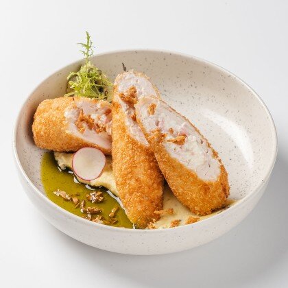 Куриный рулет с муссом из бекона и сыра