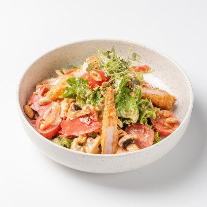 Салат с куриным филе креветками и томатами том ям