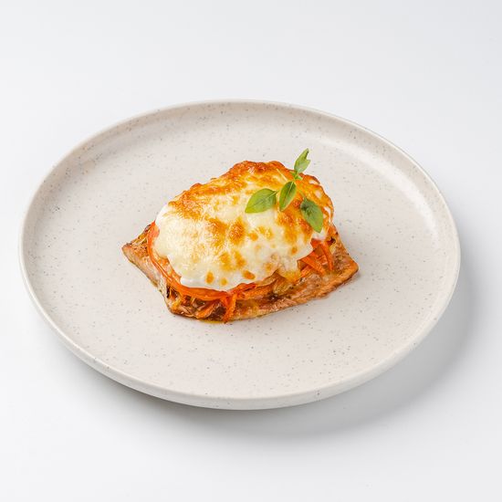 Горбуша запеченная с овощами