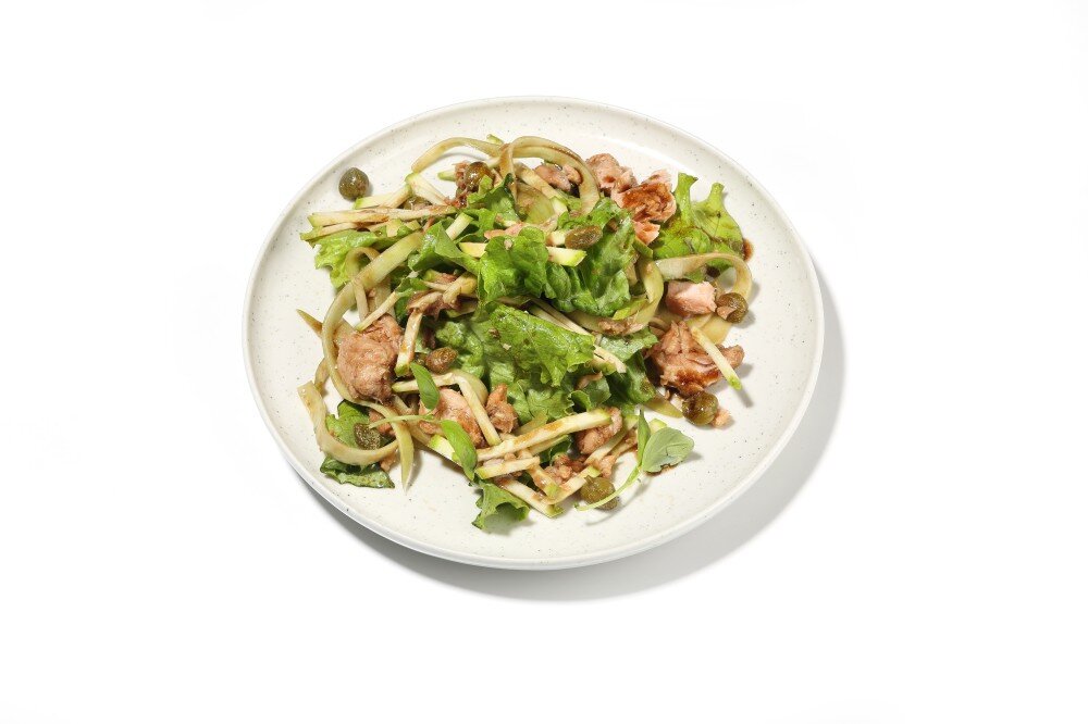 Зеленый салат с лососем