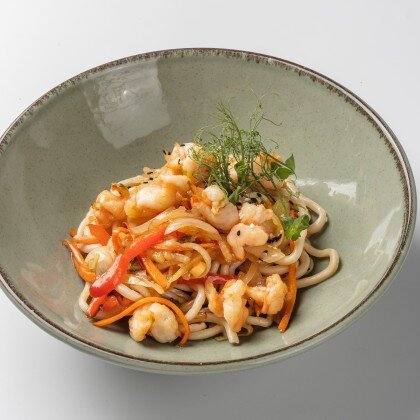 Вок с креветками и овощами