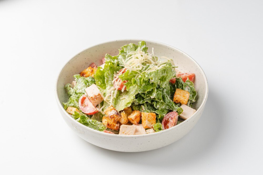 Салат Цезарь с цыпленком