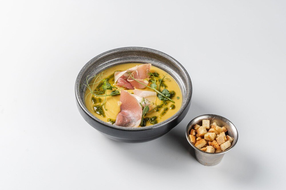 Гороховый крем-суп с прошутто