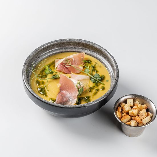 Гороховый крем-суп с прошутто